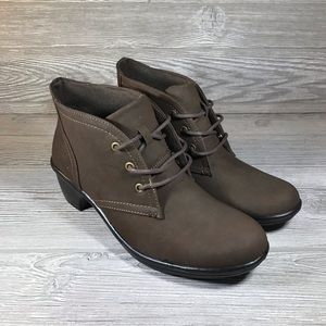 NEW Jasmine Designer Boots - Size 9
